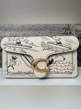 NWT Coach x Peanuts Snoopy Tabby Shoulder Bag 26 Newspaper Print Chalk CCB04